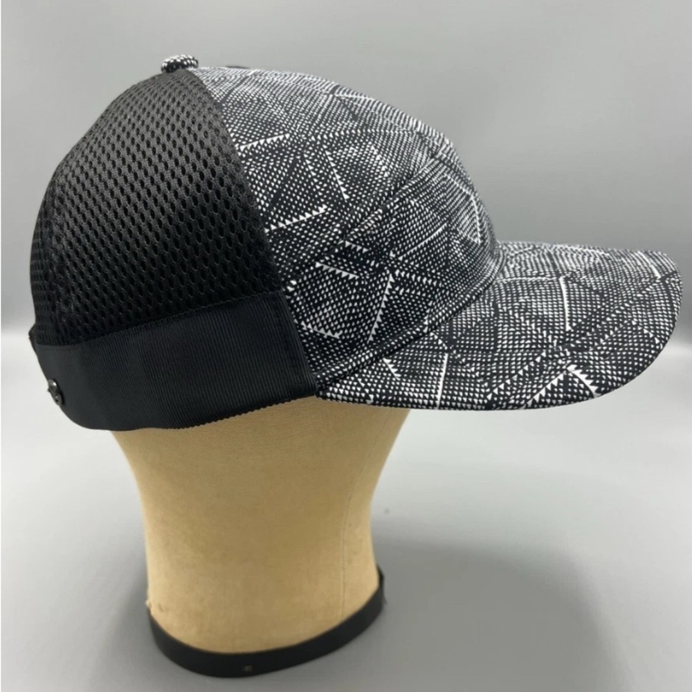 LULULEMON Athletica Black and White Geometric women’s Hat - Picture 4 of 6